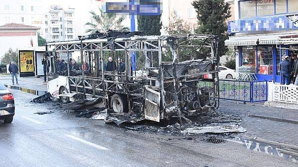 Çanakkale'de Halk Otobüsü Alev Alev Yandı