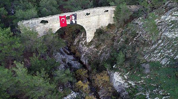 Cumhuriyet Coşkusu Tarihi Su Kemeri Üzerine Taşındı