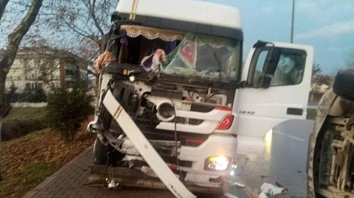 İşçi Servisi ile TIR Çarpıştı: 4 Ölü, 8 Yaralı