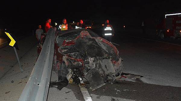 Bariyerlere Çarpan Otomobilin Sürücüsü Ağır Yaralı