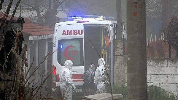 Karantinaya Alınan Köyde, Yaşlı Kadın Hastaneye Kaldırıldı