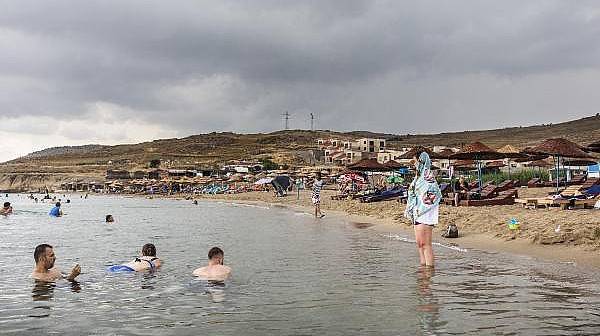 Gökçeada'da Rüzgar ve Yağmur, Tatilcilere Zor Anlar Yaşattı