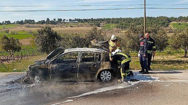 Çanakkale'de Seyir Halindeki Otomobil Yandı