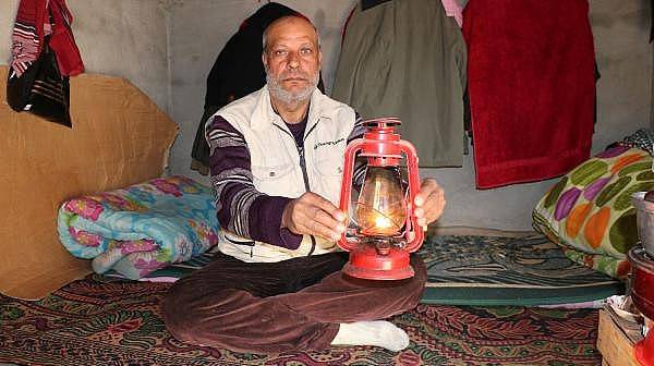 30 Yıldır Başını Sokacak Bir Ev Hayaliyle Yaşıyor