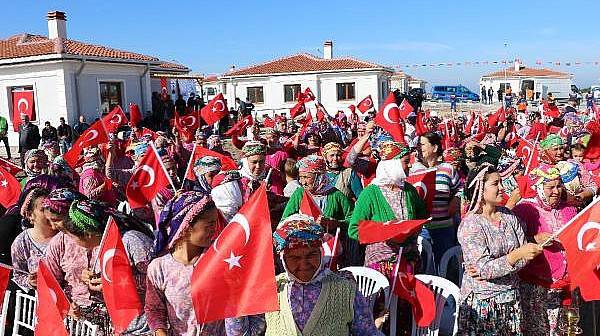 Ayvacık'ta Depremzedeler Konutlarına Kavuştu