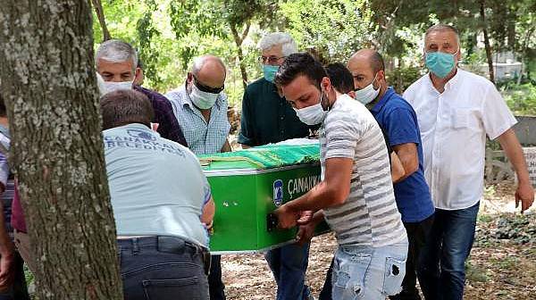 Kocasının, Kızının Gözü Önünde Öldürdüğü Kadın Gözyaşlarıyla Toprağa Verildi