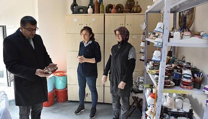 Başkan Öz, Belediye El Sanatları Atölyesini Ziyaret Etti