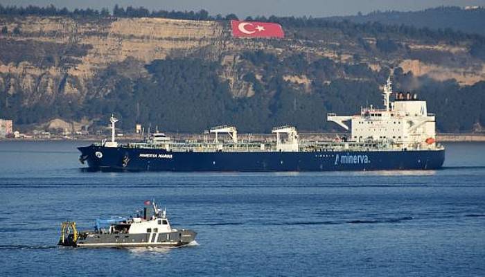 Çanakkale Boğazı, Dev Konteyner Gemileri İçin 8 Saat Tek Yönlü Trafiğe Kapatıldı