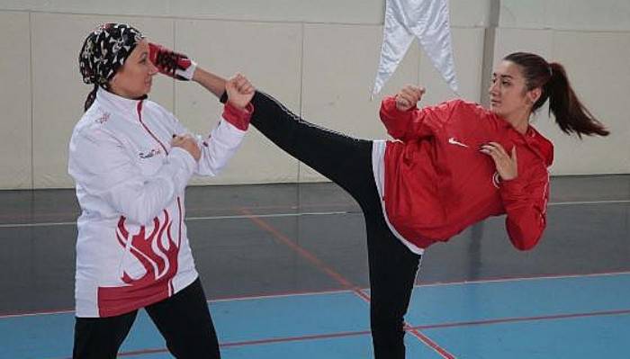 Sporcu Anne ve Kızı Aynı Fakültede Öğrenci Oldu