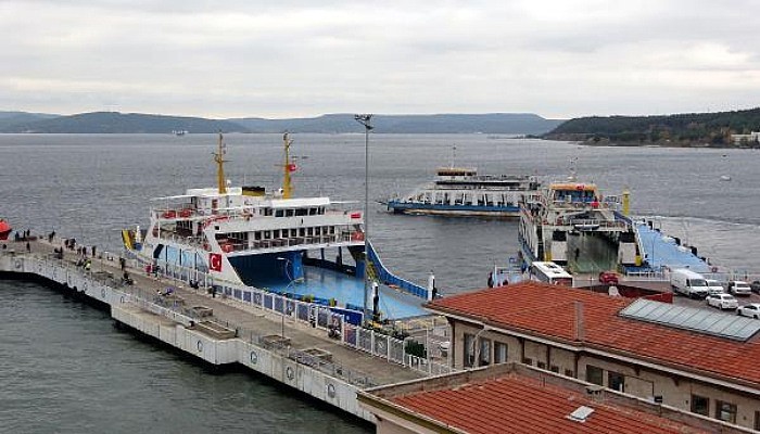 Çanakkale'de Feribot Seferlerine 'Fırtına' Engeli