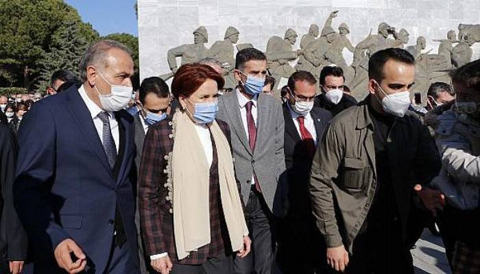 Akşener, Şehitler Abidesi'ni Ziyaret Etti