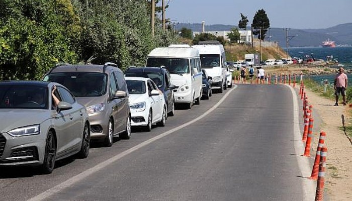 Çanakkale'de, Feribot İskelelerinde Bayram Tatili Yoğunluğu