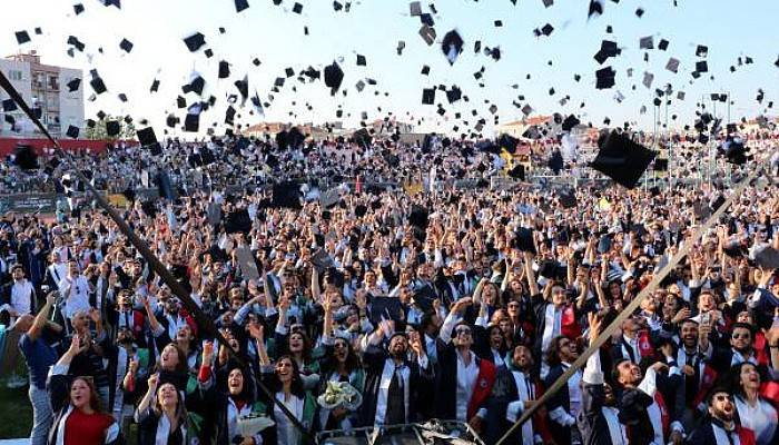 ÇOMÜ'de Mezuniyet Coşkusu