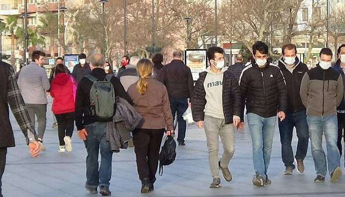 Çanakkale'de Kalabalık Vatandaş Görüntüleri Endişelendirdi