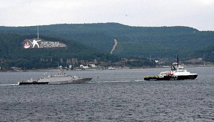 Rus Savaş Gemisi, Çanakkale Boğazı'ndan Römorkörle Geçti