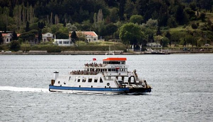 Gökçeada ve Bozcaada'ya Feribot Seferlerine Fırtına İptali