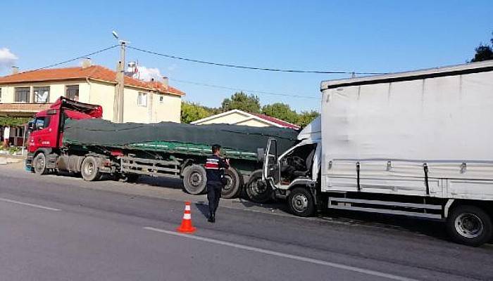 Kamyonet TIR'a Arkadan Çarptı: 1 Ölü