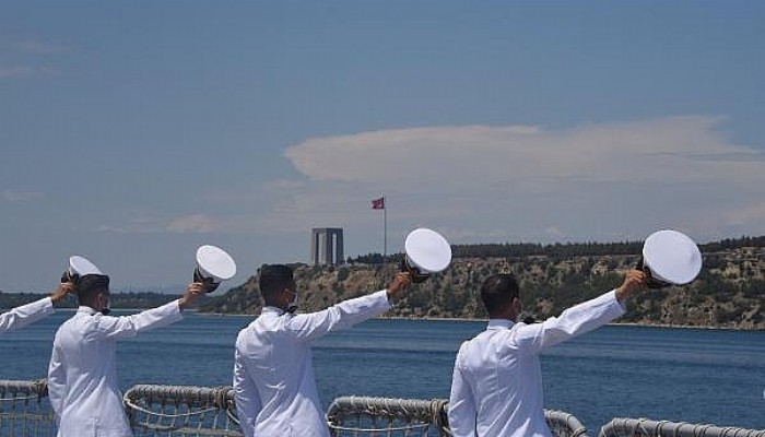 Deniz Harp Okulu Öğrencileri Çanakkale Şehitlerini Selamladı