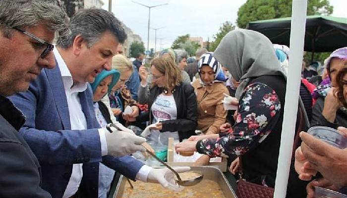 AK Parti, Gelibolu'da Bin Kişilik Aşure Dağıttı