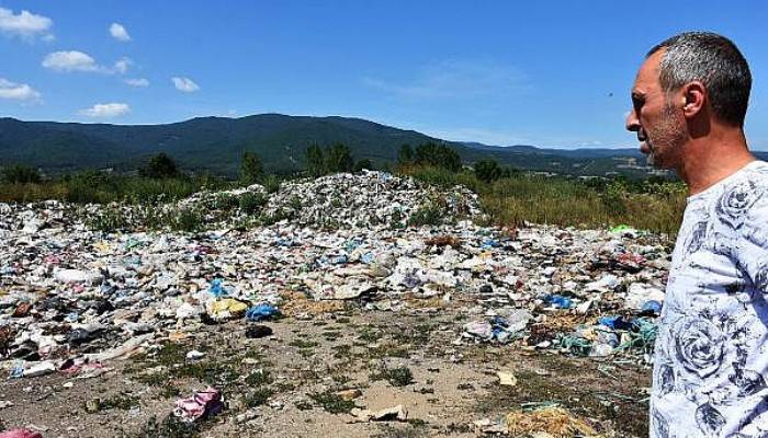 Kaz Dağları’ndaki Çöplük Alan, Çilek Tarlaları ve Çevre İçin Tehdit Oluşturuyor