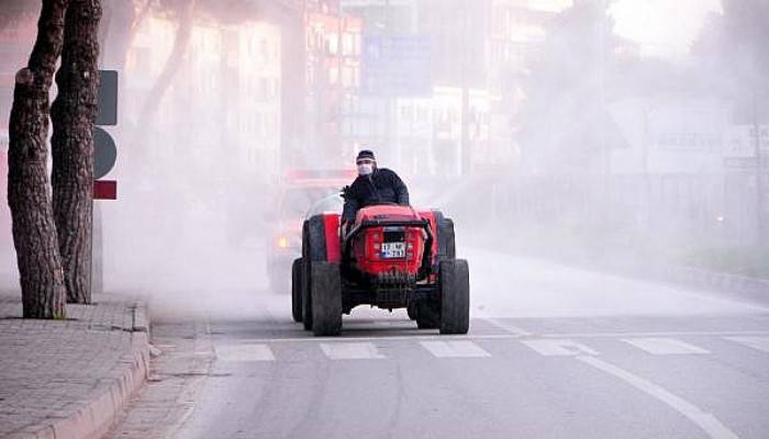 Cadde ve Sokaklarda Meyve İlaçlama Tankerleriyle Dezenfeksiyon