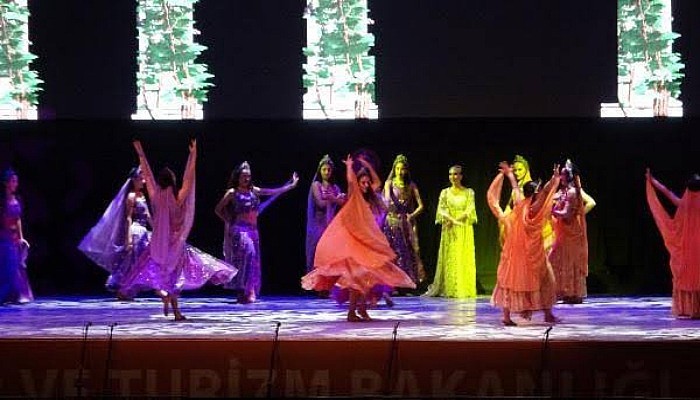 Anadolu Ateşi Dans Grubu, Çanakkale’de ‘Troya’ Gösterisini Sahneledi 