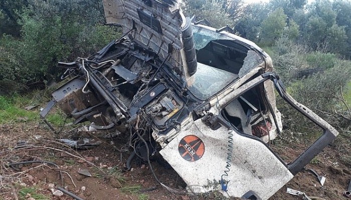 Moloz Yüklü Kamyon Şarampole Yuvarlandı, Sürücüsü Öldü