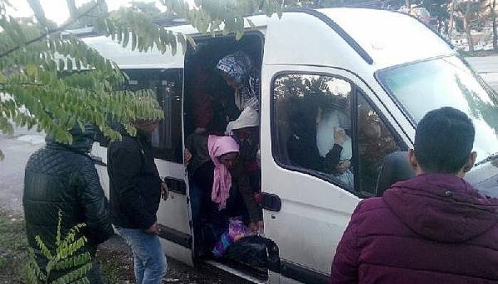 Minibüsten 46 Kaçak Göçmen Çıktı