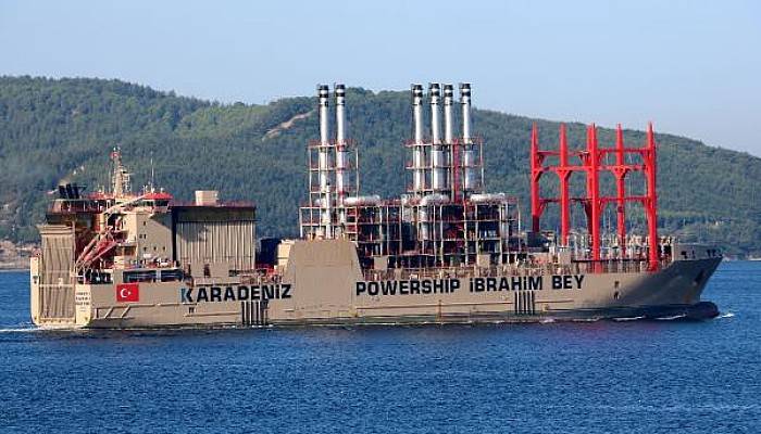 Yüzen Enerji Gemisi Çanakkale Boğazı'ndan Geçti