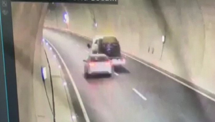 Tünelde Otomobilin Çekiciye Çarptığı Ölümlü Kaza Kamerada