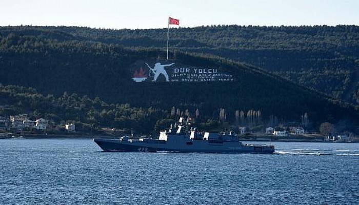 Rus Savaş Gemileri Peş Peşe Çanakkale Boğazı'ndan Geçti