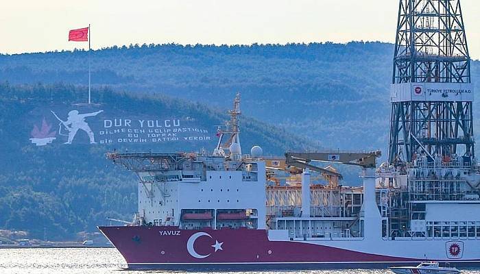 'Yavuz' Sondaj Gemisi, Çanakkale Boğazı'ndan Geçti 