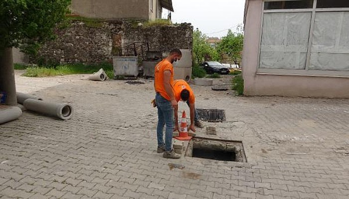 Ayvacık'ta Kısıtlamada Rögar Kapakları Çalındı