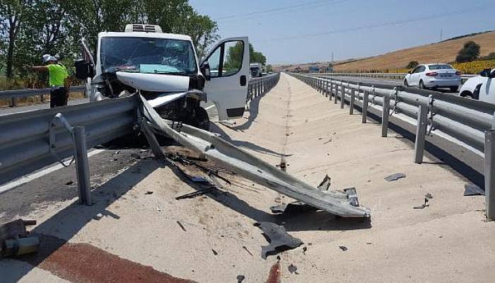 Gelibolu’daki Trafik Kazasında 2 Kişi Yaralandı