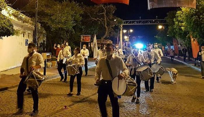 Turizm Cenneti Bozcaada Sokaklarında Bandolu Coşku