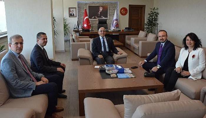 AK Parti Grup Başkan Vekili Turan, Rektör Murat'ı Ziyaret Etti