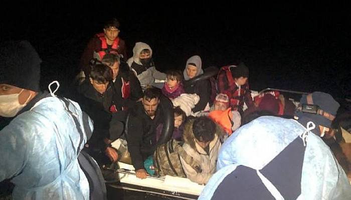 Ayvacık Açıklarında, Fiber Teknedeki 18 Kaçak Göçmen Kurtarıldı
