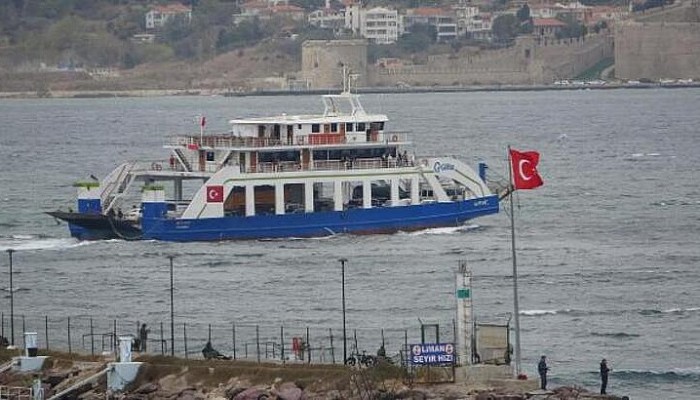 Gökçeada ve Bozcaada Feribot Seferlerine 'Olumsuz Hava' Engeli