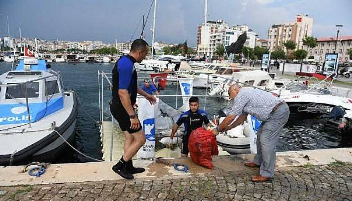 Çanakkale Yat Limanı'nda Deniz Temizliği Yapıldı