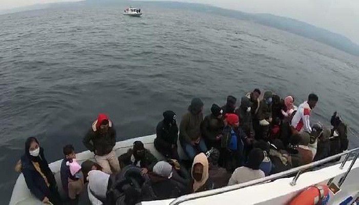 Ayvacık Açıklarında, Lastik Bottaki 40 Kaçak Göçmen Kurtarıldı 