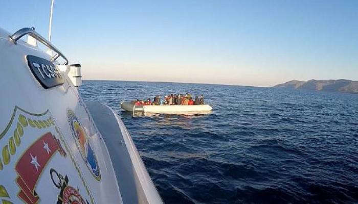 Yunanistan'ın Ölüme Terk Ettiği 82 Kaçak Göçmeni, Sahil Güvenlik Ekipleri Kurtardı