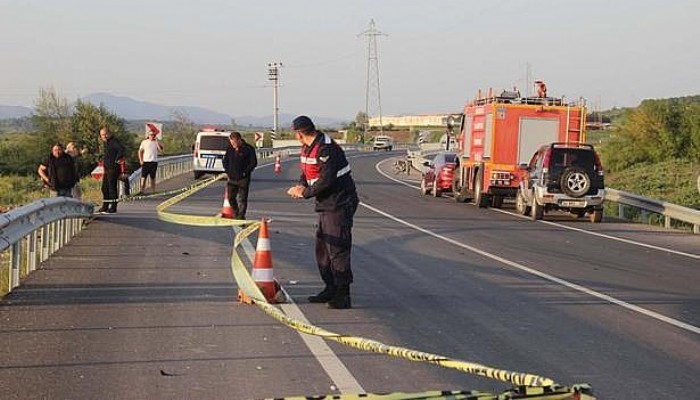 Bayramiç’te Motosiklet, Bariyerlere Çarptı: 2 Ölü