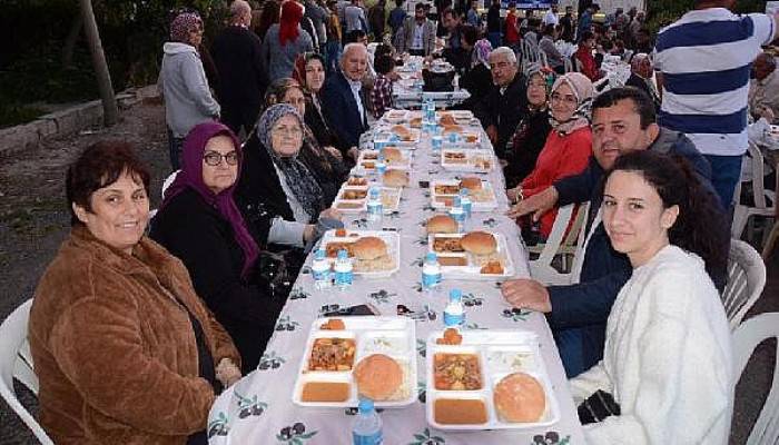 Lapseki Belediyesi'nin Sokak İftarları Devam Ediyor