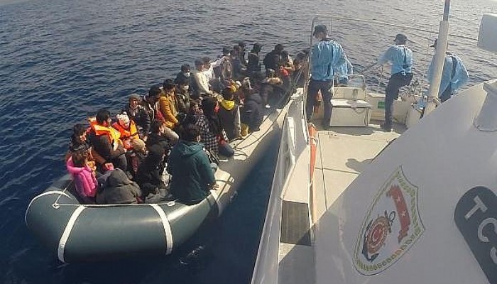 Ayvacık Açıklarında 80 Kaçak Göçmeni Sahil Güvenlik Kurtardı