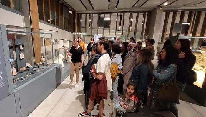 Müze Duvarında Troya Efsanesi Gösterimi