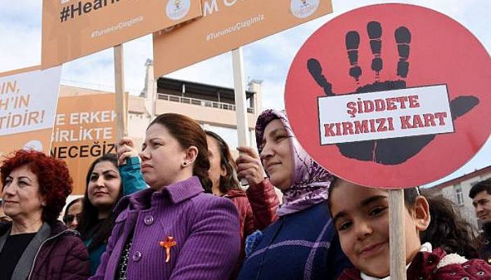 Çanakkale'de AK Kadınlar'dan, 'Şiddete Hayır' Yürüyüşü