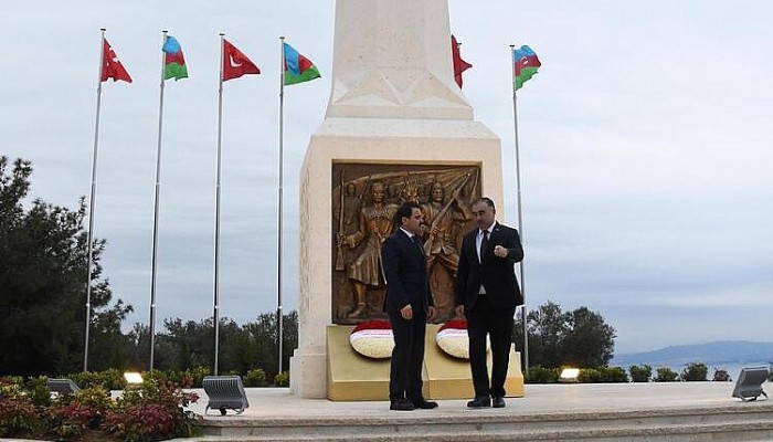 Tarihi Gelibolu Yarımadası'nda Yapımı Tamamlanan 'Azerbaycan Anıtı' Törenle Açıldı