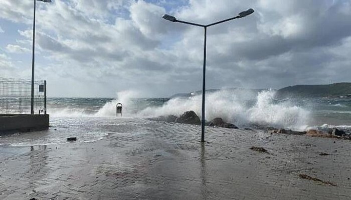Çanakkale'de Fırtına, Deniz Ulaşımını Olumsuz Etkiledi