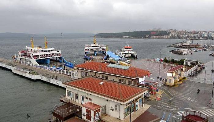 Gökçeada'ya Feribot Seferlerine Fırtına Engeli