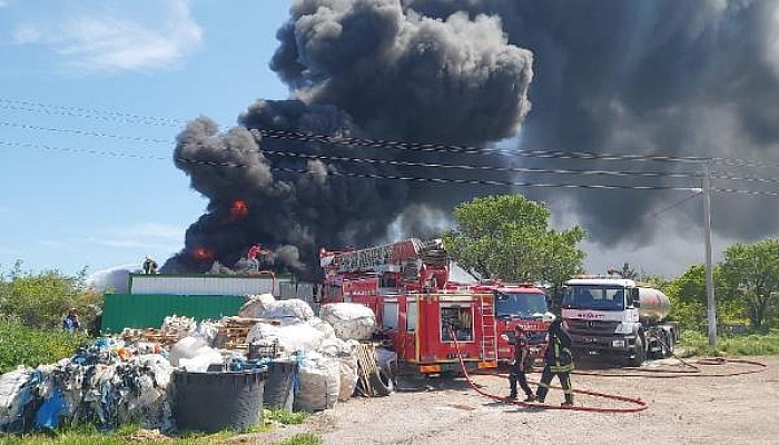 Çanakkale'de Tehlikesiz Atık Alım Merkezinde Yangın